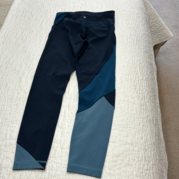 Lululemon Wunder under special edition leggings.  7/8 lengthy. - Picture 3 of 17